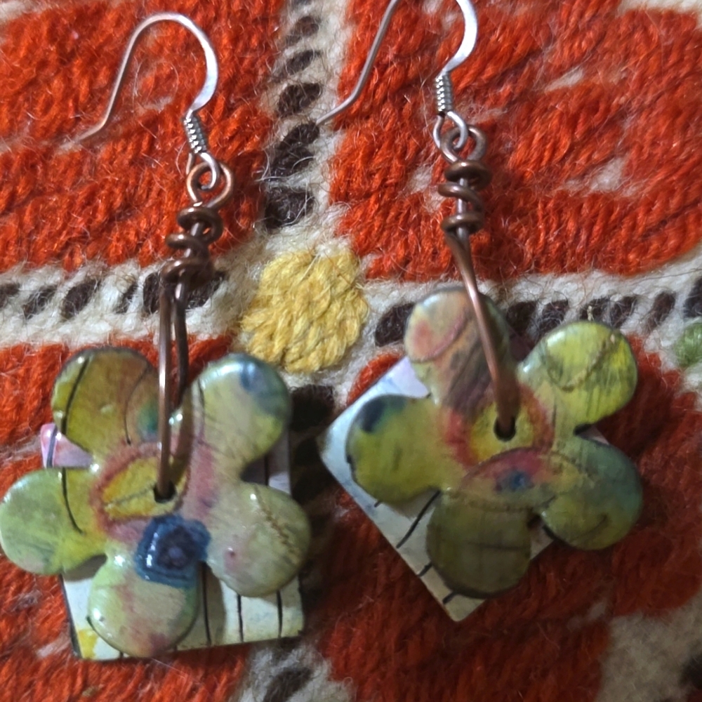 Earings - Picture 2 of 4